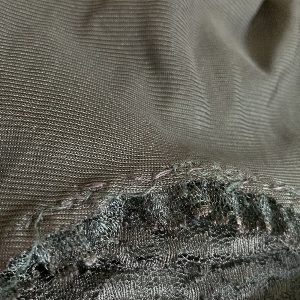 * ON HOLD FOR Huntress * Vintage Sexy Black Lace Slip - Picture 9 of 9